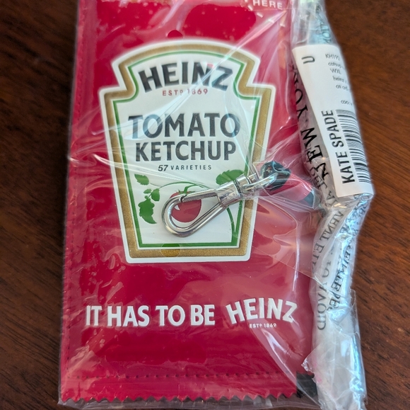 NWT Kate Spade x Heinz ketchup wristlet - Picture 4 of 5